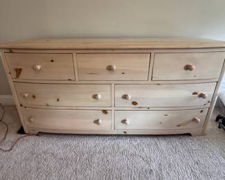 7 drawer dresser, smooth glide drawers