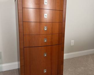 7-drawer lingerie chest with drawer dividers. Matching bed and nightstands for sale as well. Smooth glide drawers.