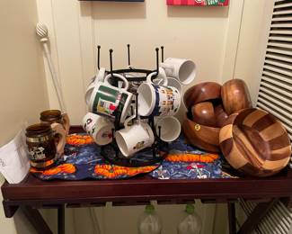 Mugs, wood serving set