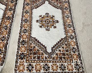 Fringe edge 3x4 throw rugs (2)