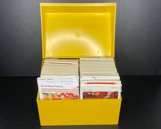 Betty Crocker vintage recipe box with vtg recipe cards