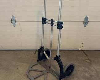 Folding hand truck