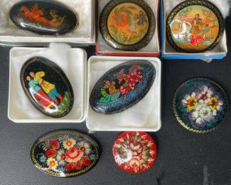 Russian lacquer brooches vtg