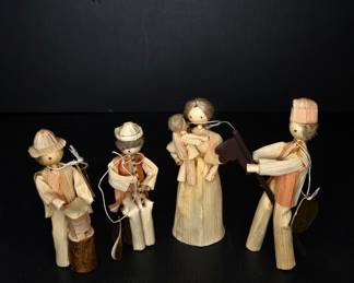 Vintage corn husk doll set
