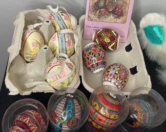 Wood Easter eggs vtg