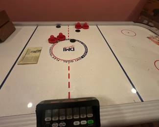 Air hockey table