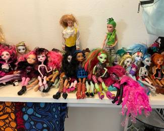 Dozens Monster High dolls