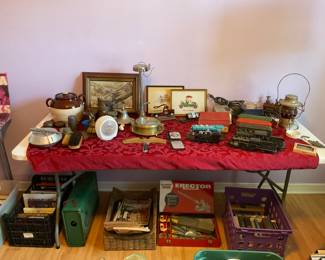 Vintage pieces of assorted items