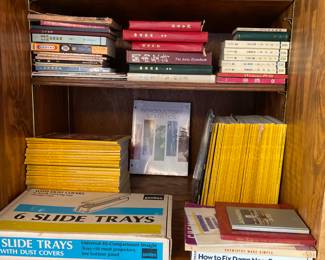 Old National Geographic magazines and books in Chinese