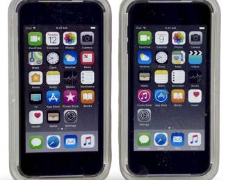 2pc 16GB and 32GB Apple iPod Touch Set