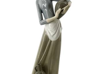 Lladro Porcelain âGirl with Jug" Sculpture