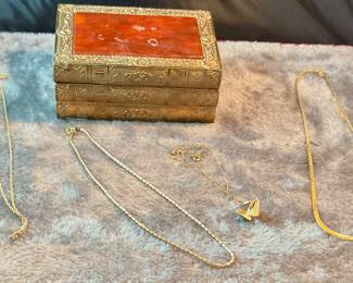 Chains, jewel box