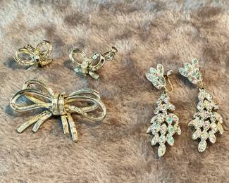 Rhinestone pins