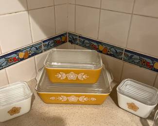 Vintage “Butterfly Gold” Pyrex with ribbed lids …. Excellent condition….