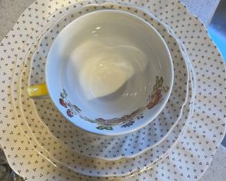 Royal Daulton place setting … 