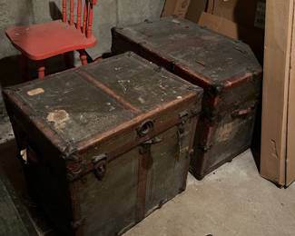 Very vintage traveling chests … 