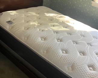 Full
Size mattress in great condition, super clean … 