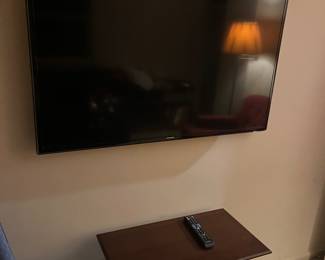 Samsung working TV on wall bracket ..