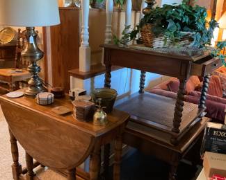 oval dropleaf table