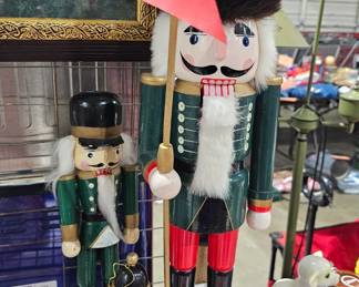 NUTCRACKER LOT