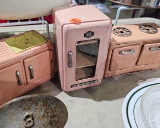 VINTAGE TOY KITCHEN ITEMS