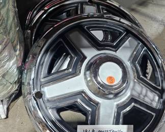 VINTAGE MUSTANG HUB CAPS