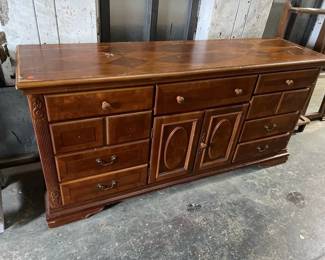 DRESSER