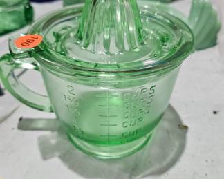 GLASS MEASURING CUP / JUICER
