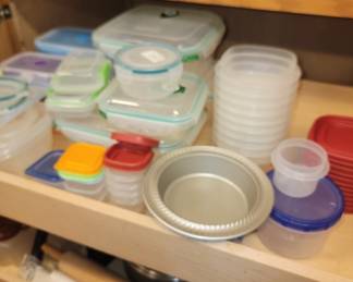Tupperware/Plastic ware storage