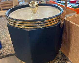 Ice bucket