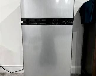 Insignia Refrigerator Freezer
