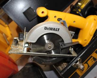 Cordless Dewalt Circular Saw