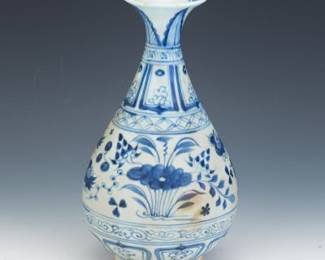 Chinese Blue and White Porcelain Yuan Bottle Vase