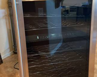 Magic Chef Mini Fridge For Wine Or Soda
