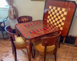 Top layer comes off for backgammon underneath.