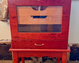 Cigar humidor and accessories