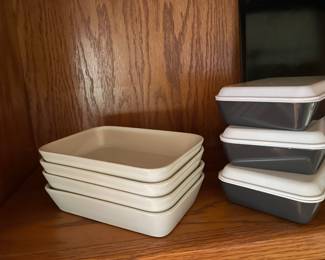 Braniff Airlines serving dishes