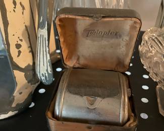 Twinplex razor keeper