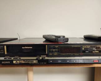 Sony Betamax video cassette player SL-S505