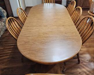 Dining Room Table with 7 Chairs and 2 leaves