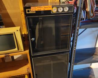 Humidity Controlled storage unit for cameras and lemses