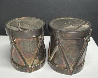 Silver tone military drum salt and pepper shaker