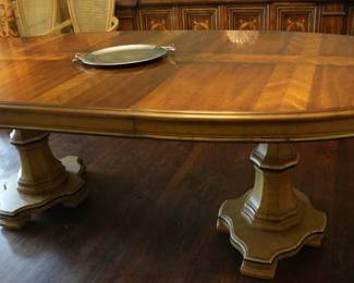 Dinning Room Table with Multiple Leaves