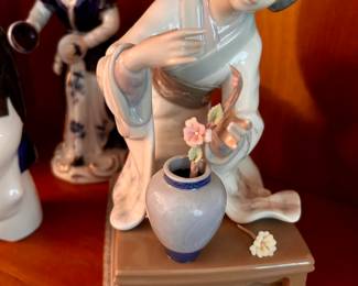 Lladró “Japanese Girl Arranging Flowers” (#4843)