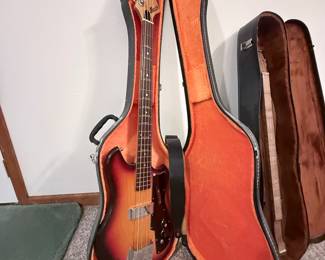 1970s Conrad Short-Scale Sunburst Bass (Matsumoku-era) with amazing case excellent
550.00