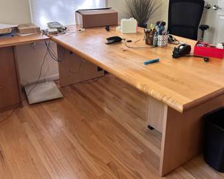 Executive desk with 2 file drawers