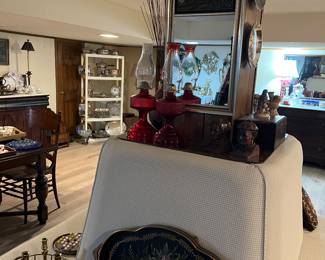 Emory mirror, kerosene lamps, misc decor