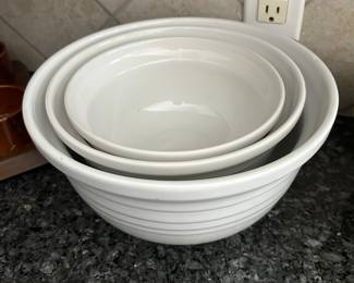 Williams & Sonoma nesting bowl set