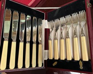 Fish set in presentation box
