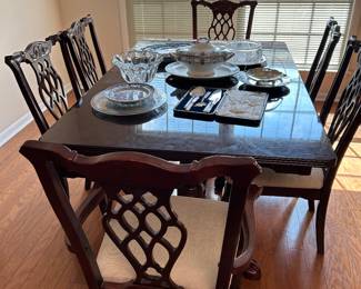elegant dining room table